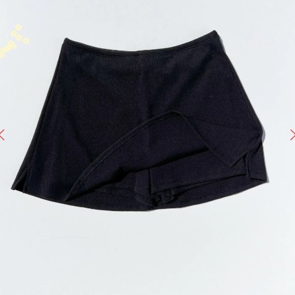 Darcy Skort LISA SAYS GAH - Black - Picture 3 of 7